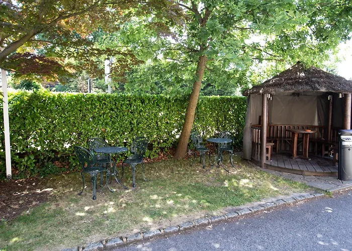 Corner House Hotel Gatwick With Bookable Holiday Parking Horley 